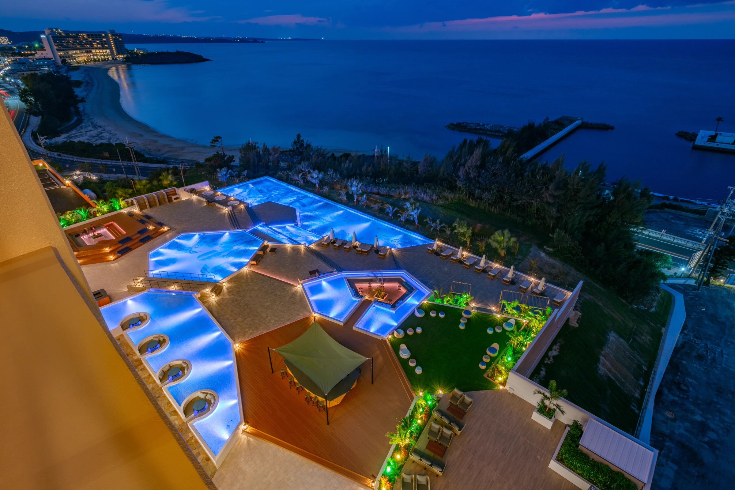 夜のアクアテラス